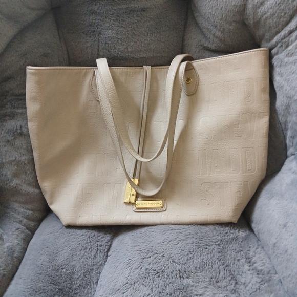 Steve Madden Tote w/ tassel Keychain - Picture 2 of 10